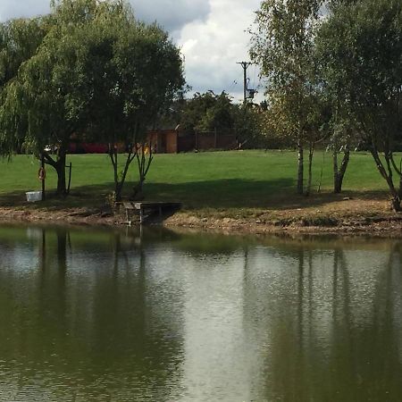 נוטינגהאם Elton Barn Fishery & Retreat מראה חיצוני תמונה
